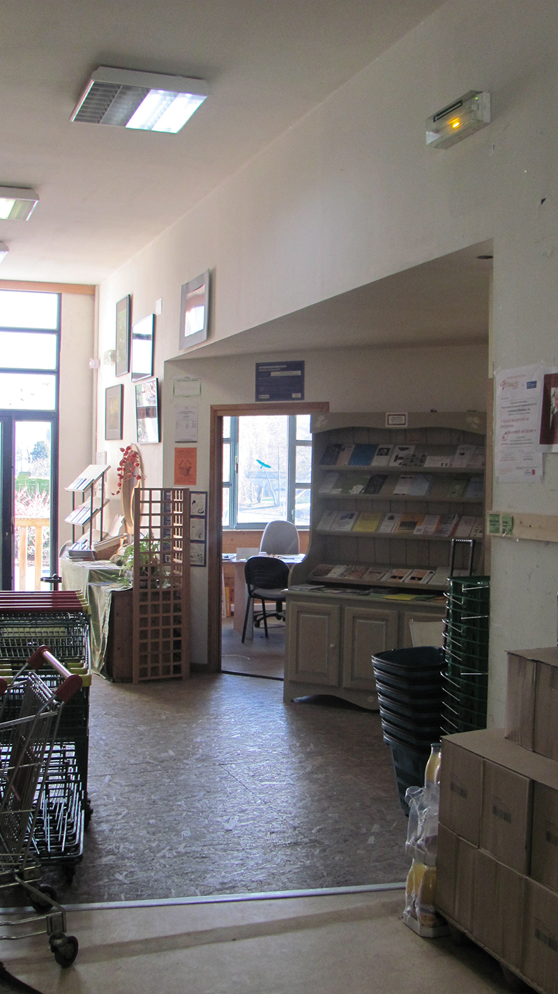 Rénovation et extension d&#039;un magasin à Aiguilhe