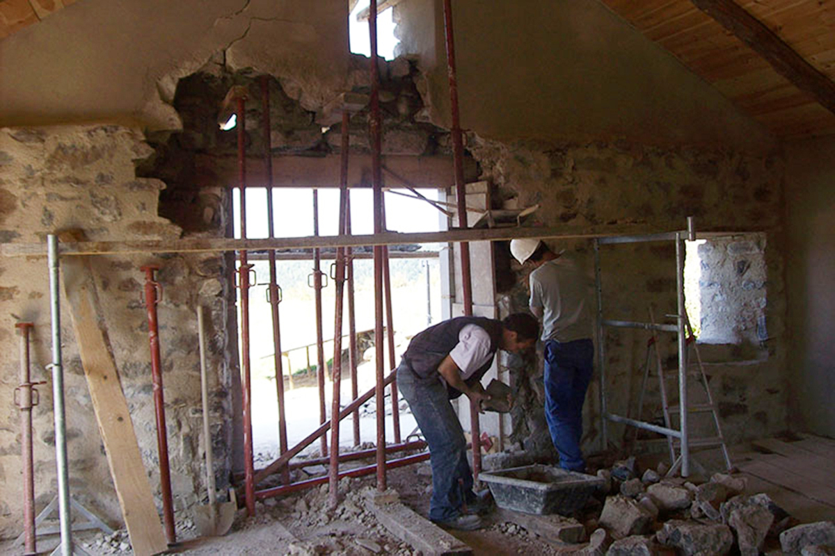 Rénovation d&#039;une maison en pierre à Saint Front