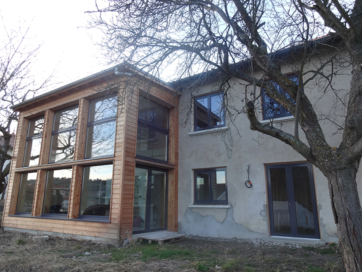 Une maison plus lumineuse à Aiguilhe : extension bois pour une efficacité énergétique optimisée