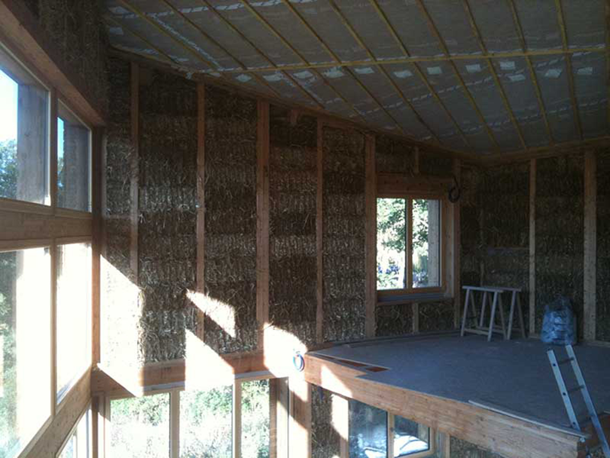 Maison en paille et bois à Saint Etienne Lardeyrol