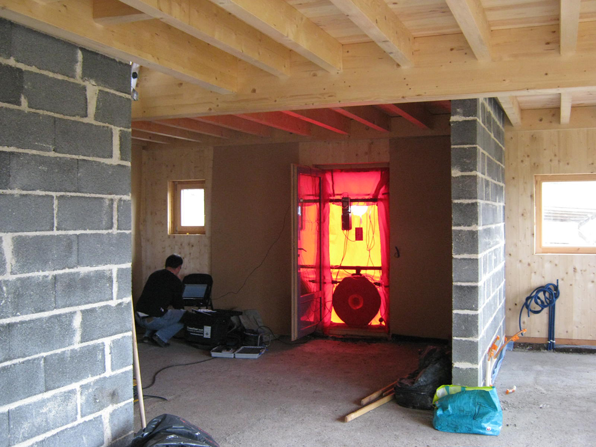 Maison en bois à Laussonne