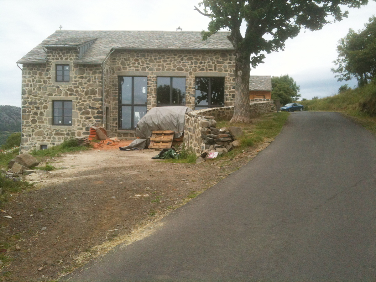 Maison en pierre et lauze à Saint Front