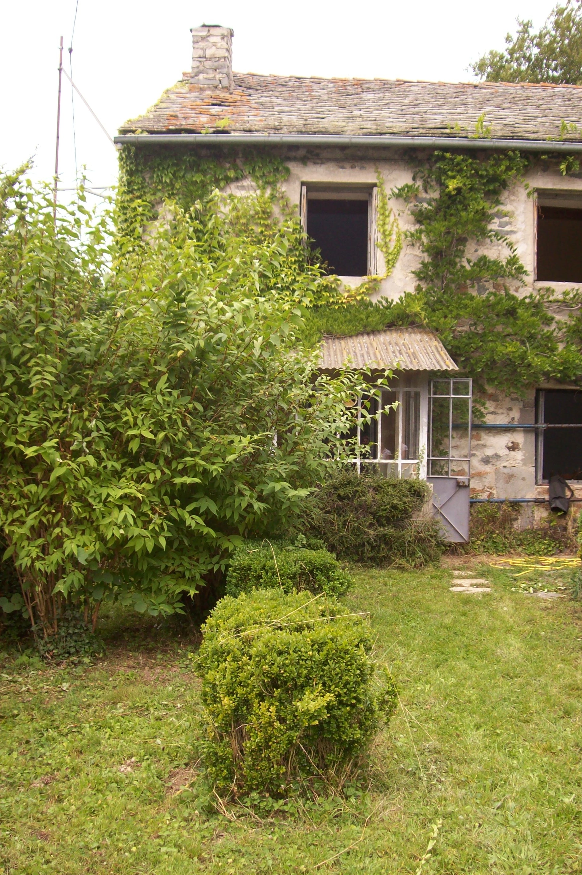 Rénovation d&#039;une maison en pierre à Queyrières