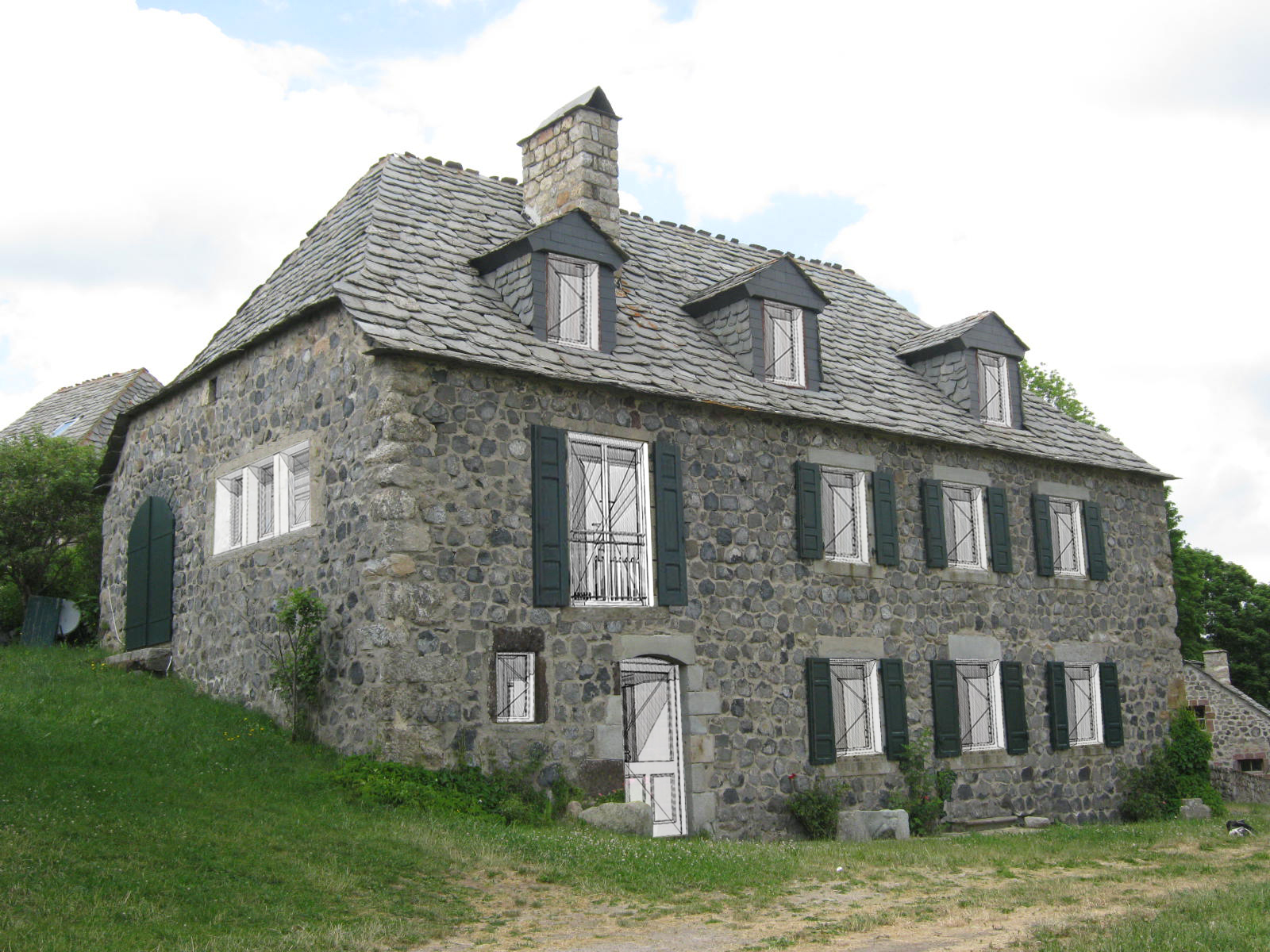 Rénovation d&#039;une maison en pierre et lauze à Sainte Eulalie