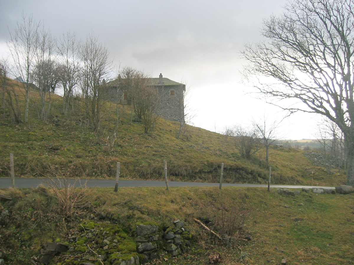 Maison en pierre et lauze à Saint Front