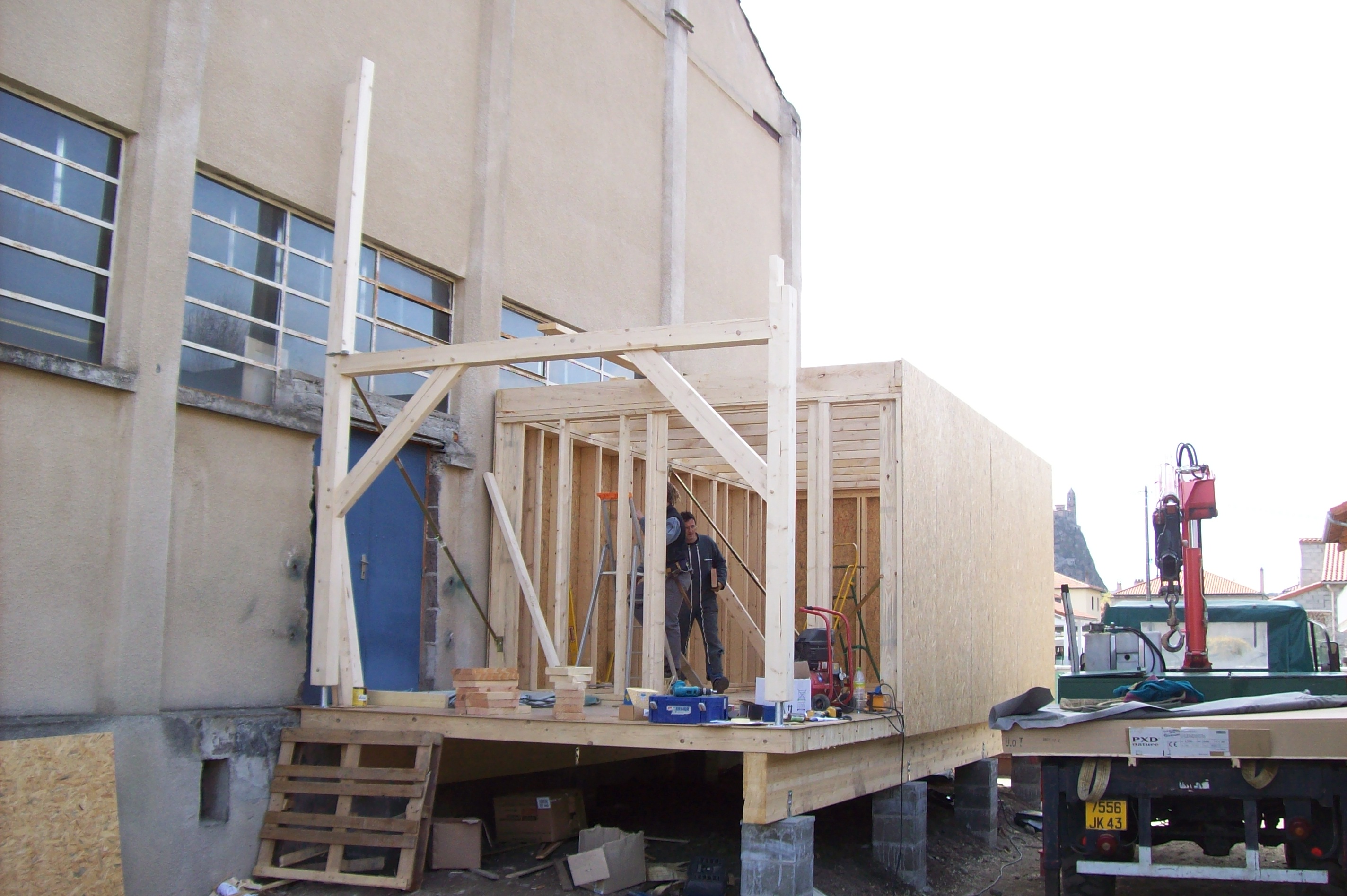 Avancement du chantier à Aiguilhe : ossature bois en place