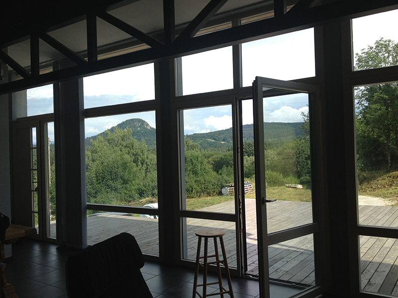 Terrasse avec vue dégagée sur le paysage naturel