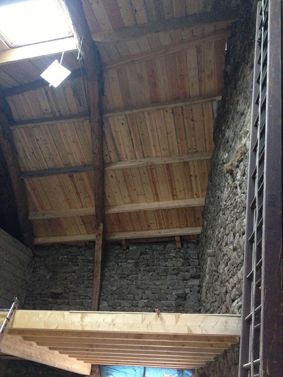 Chantier bois et pierre en cours