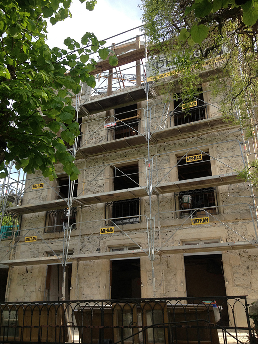 Chantier de rénovation en pierre et monomur à Chadrac