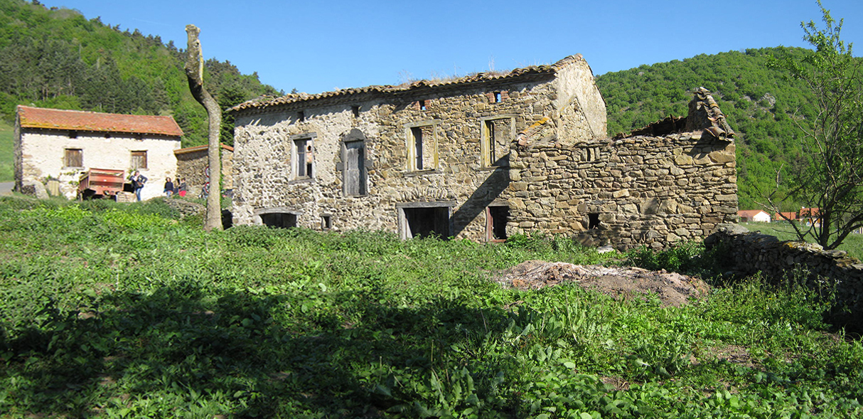 Une maison en pierre et bois à Brugeilles en Haute-Loire