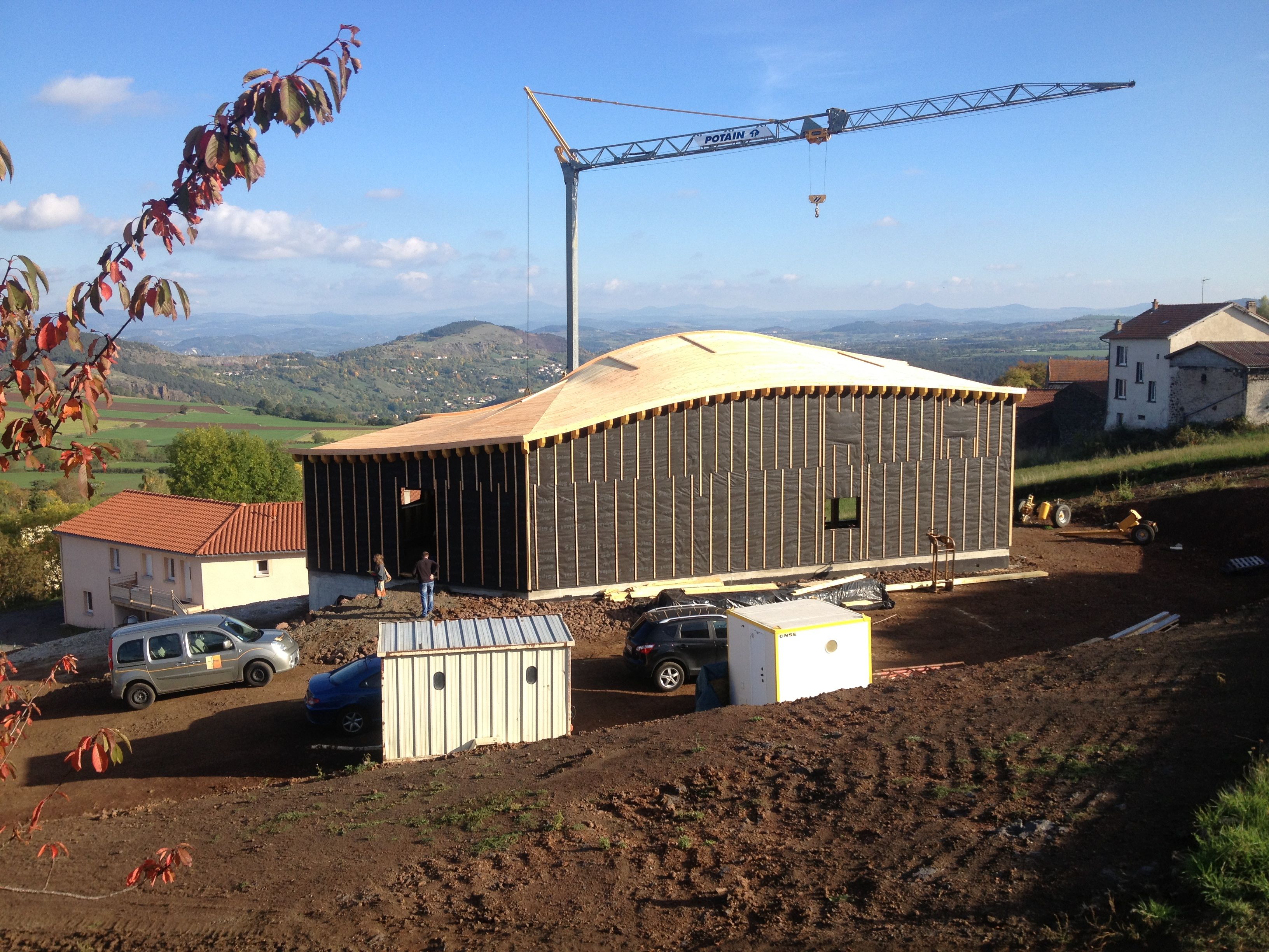 Chantier en cours pour un bâtiment à ossature bois