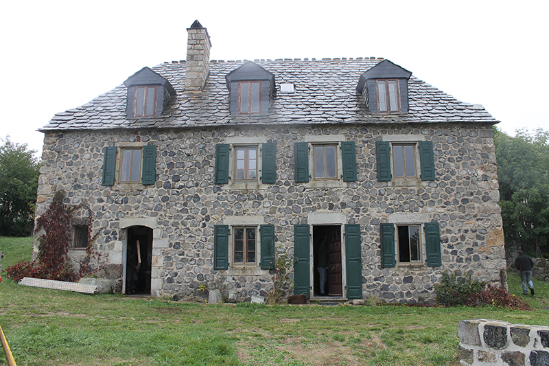 Avant rénovation : maison en pierre à Sainte Eulalie