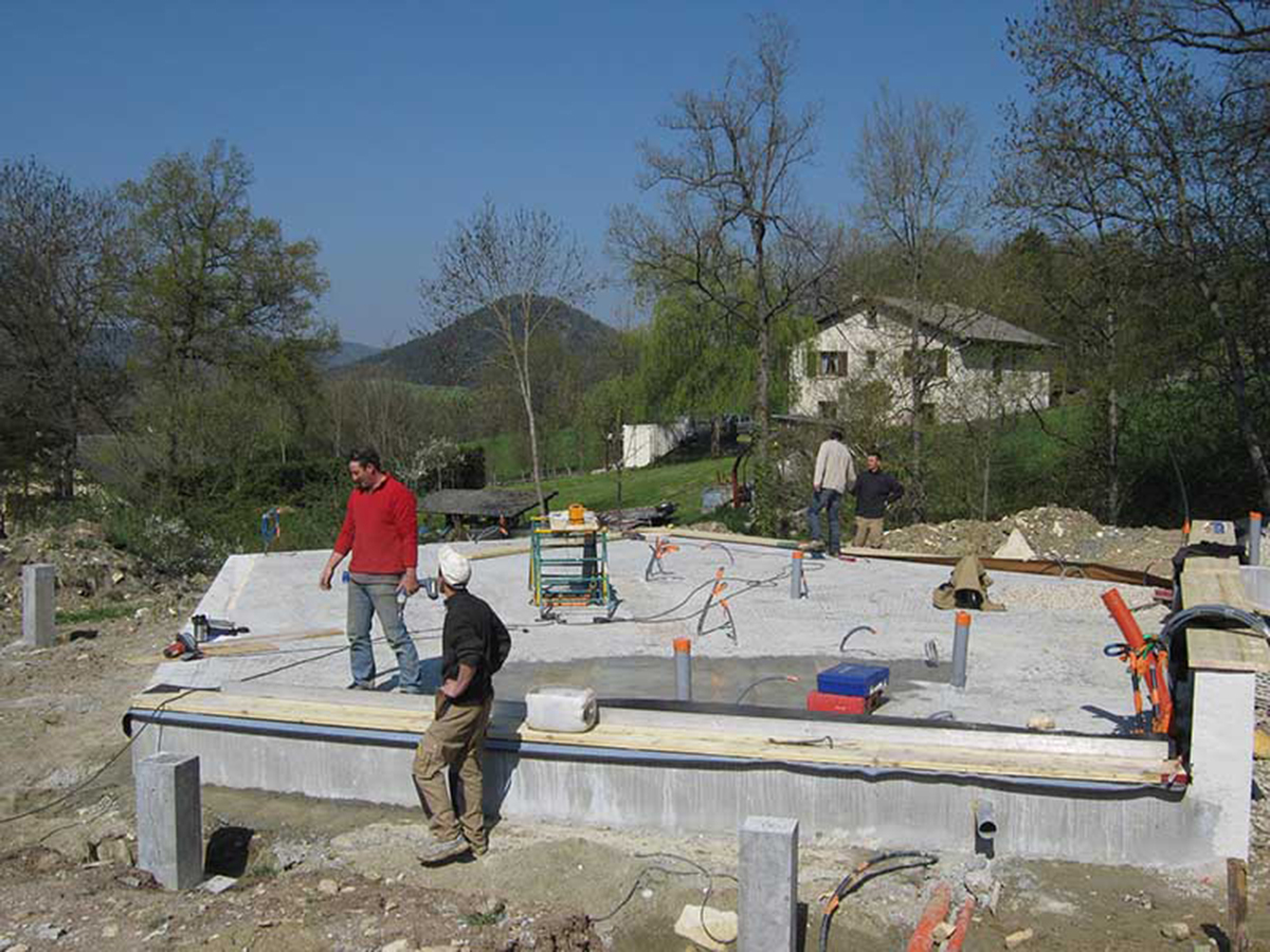 Chantier en paille et bois à Saint Etienne Lardeyrol, Haute Loire