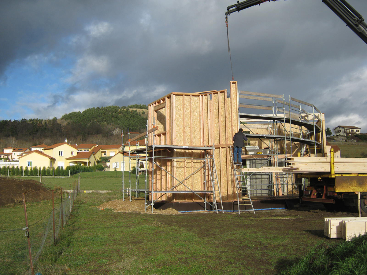 les panneaux bois en cours d&#039;assemblage