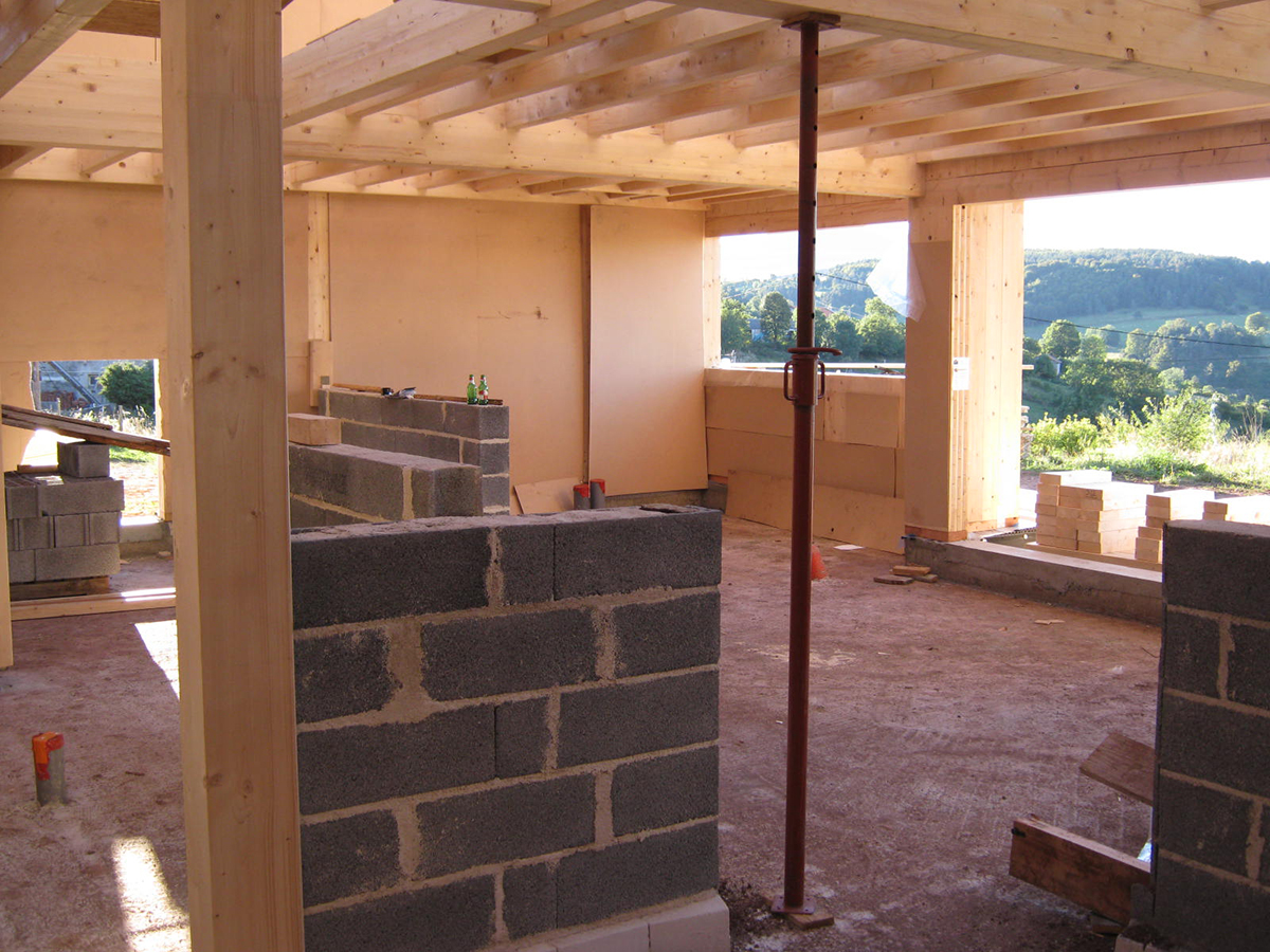 Maison en bois à Laussonne