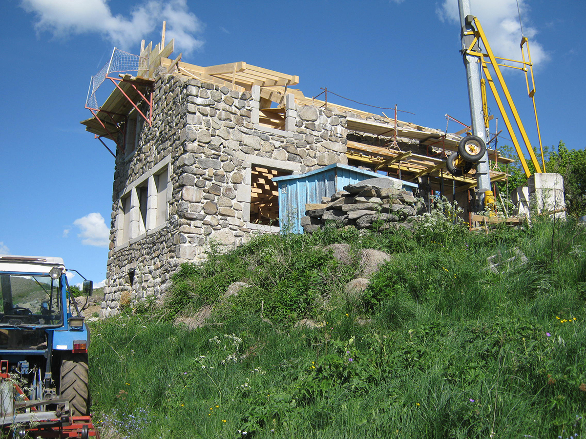 Maison en pierre et lauze à Saint Front