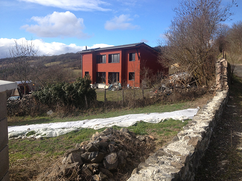 Rosières : une maison à ossature bois qui respecte les courbes du terrain