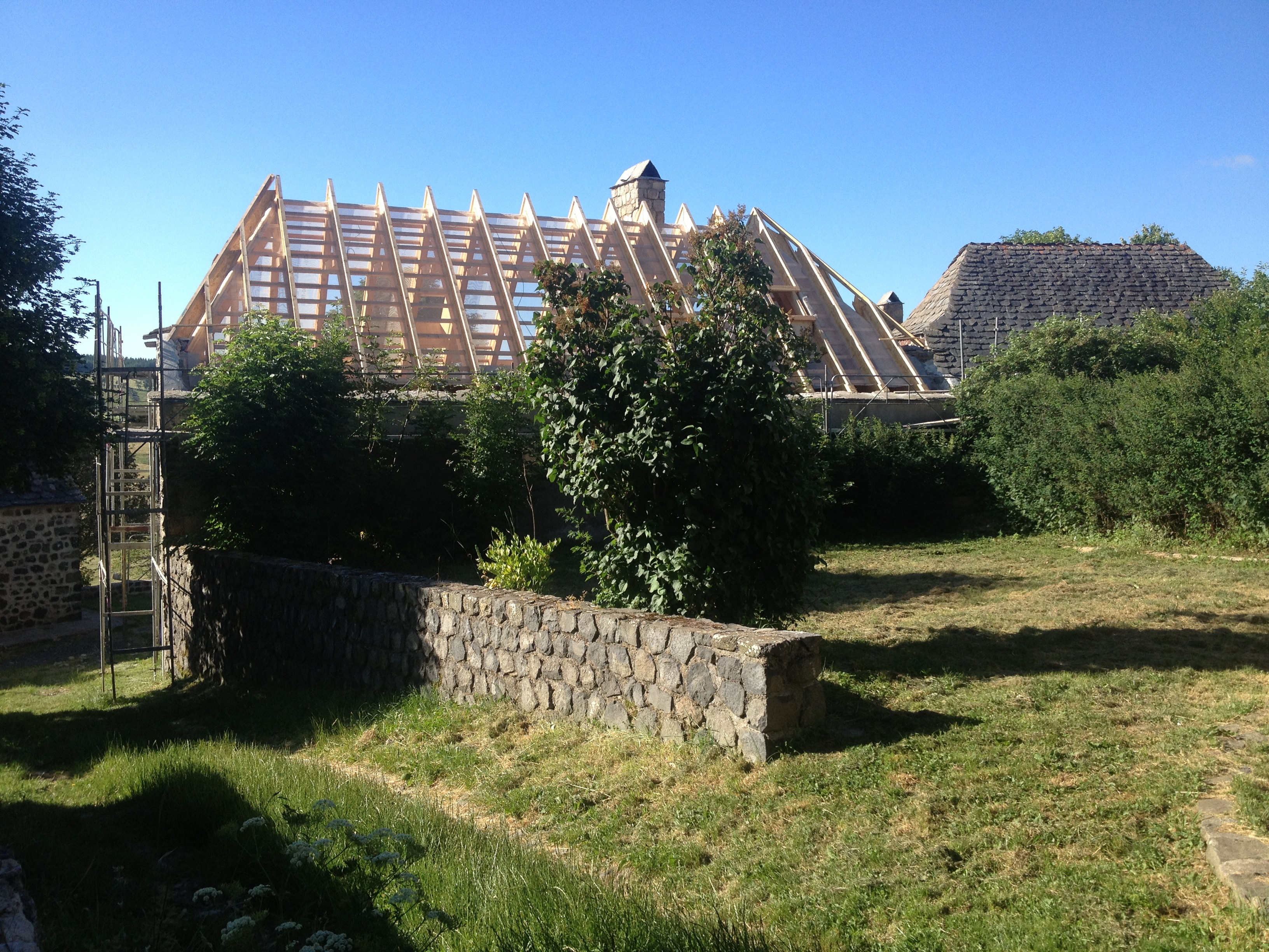 Rénovation d&#039;une maison en pierre et lauze à Sainte Eulalie