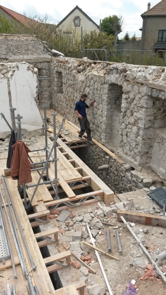 Rénovation d&#039;une maison en pierre et lauze à Sainte Eulalie