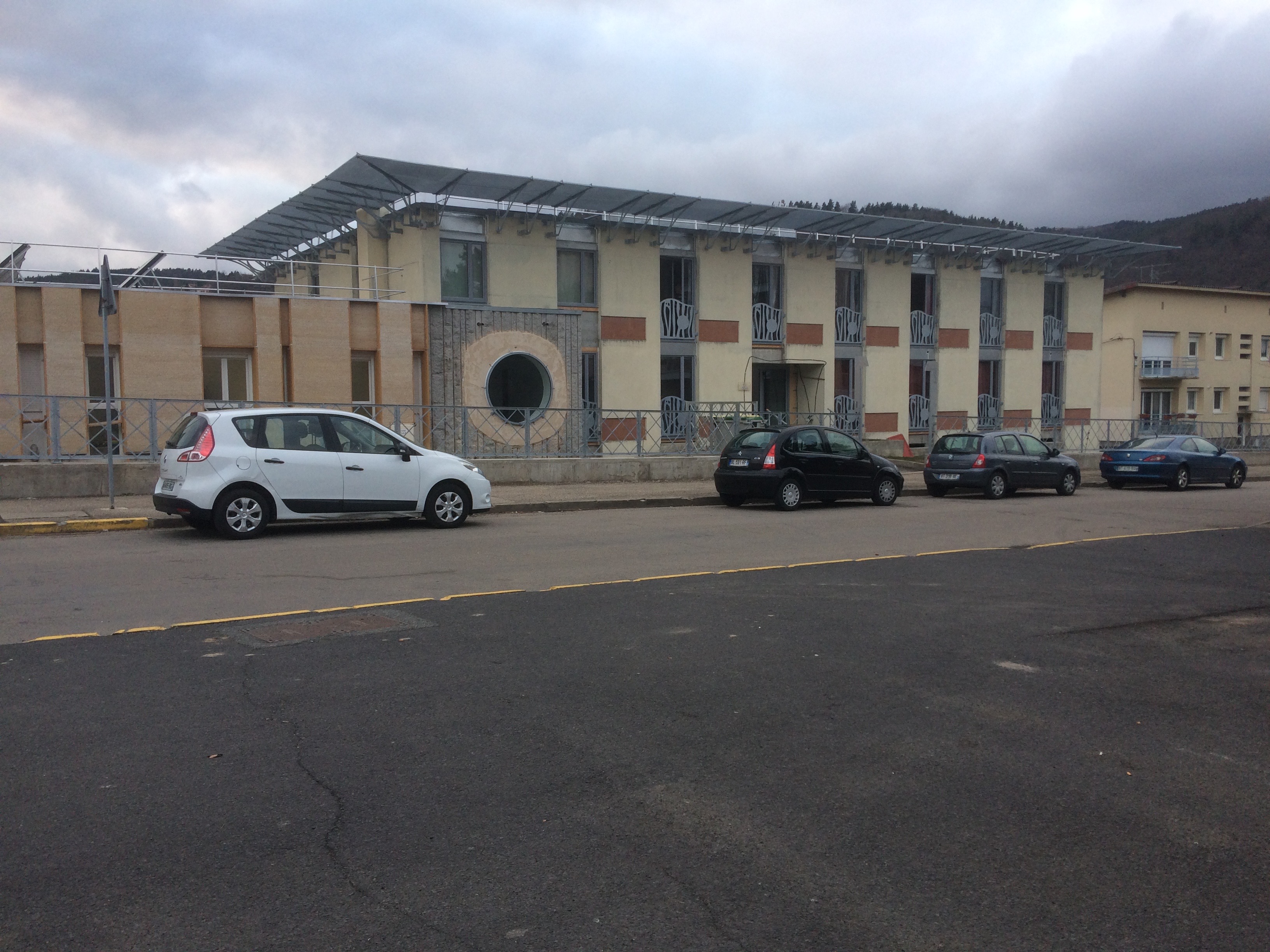 remplacement des menuiseries, poses de brises soleil, logements neufs construits