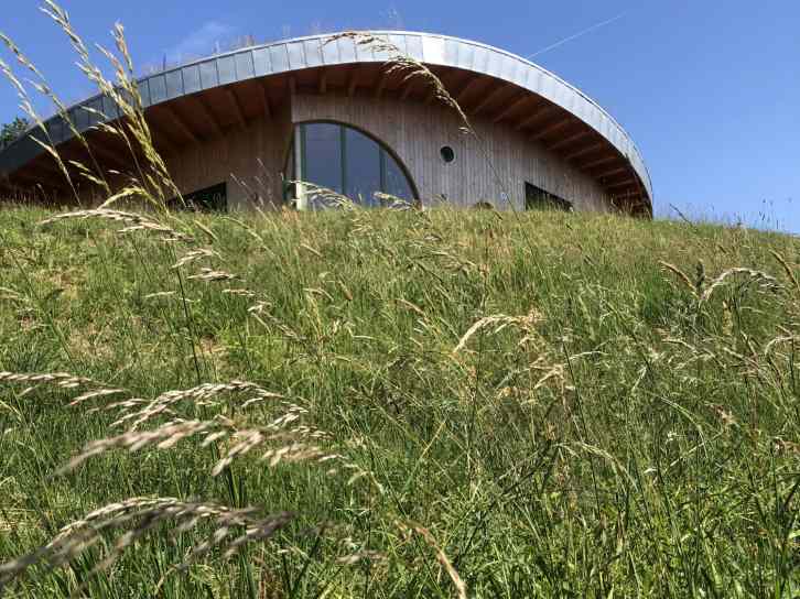 L'architecture d'un terrier bioclimatique apporte un confort remarquable été comme hiver