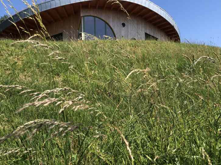 L'architecture d'un terrier bioclimatique apporte un confort remarquable été comme hiver
