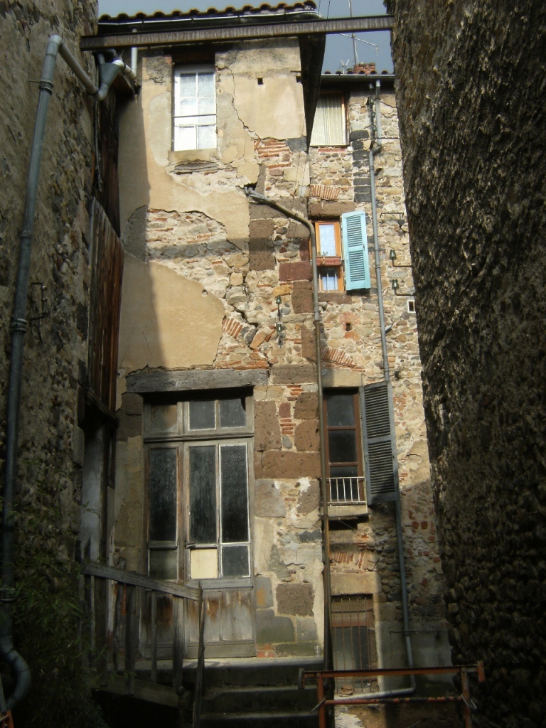 Rénovation d&#039;un restaurant en pierre à Brioude