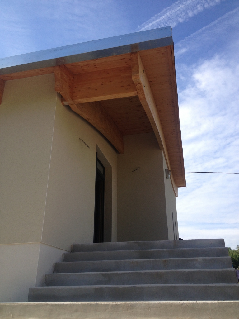 Maison en monomurs de béton cellulaire et toiture végétale à Retournac