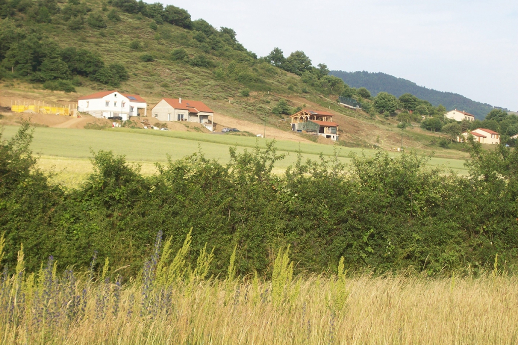 Maison en ossature bois et bottes de paille à Mazeyrat d&#039;Allier