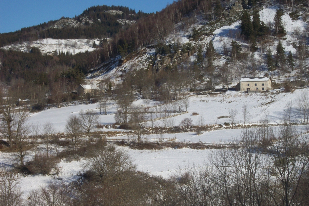 Rénovation d&#039;une maison en pierre à Queyrières