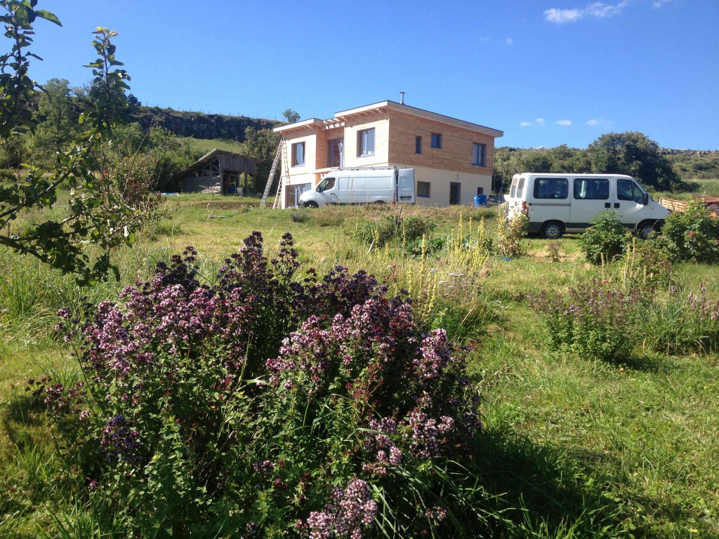 Maison en bois à Laussonne