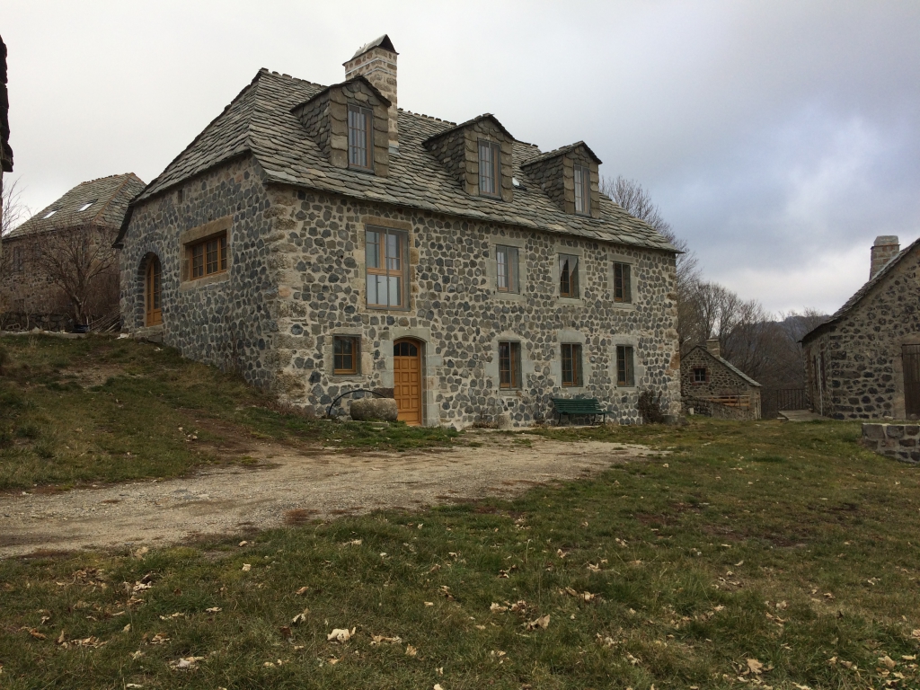 Rénovation d&#039;une maison en pierre et lauze à Sainte Eulalie