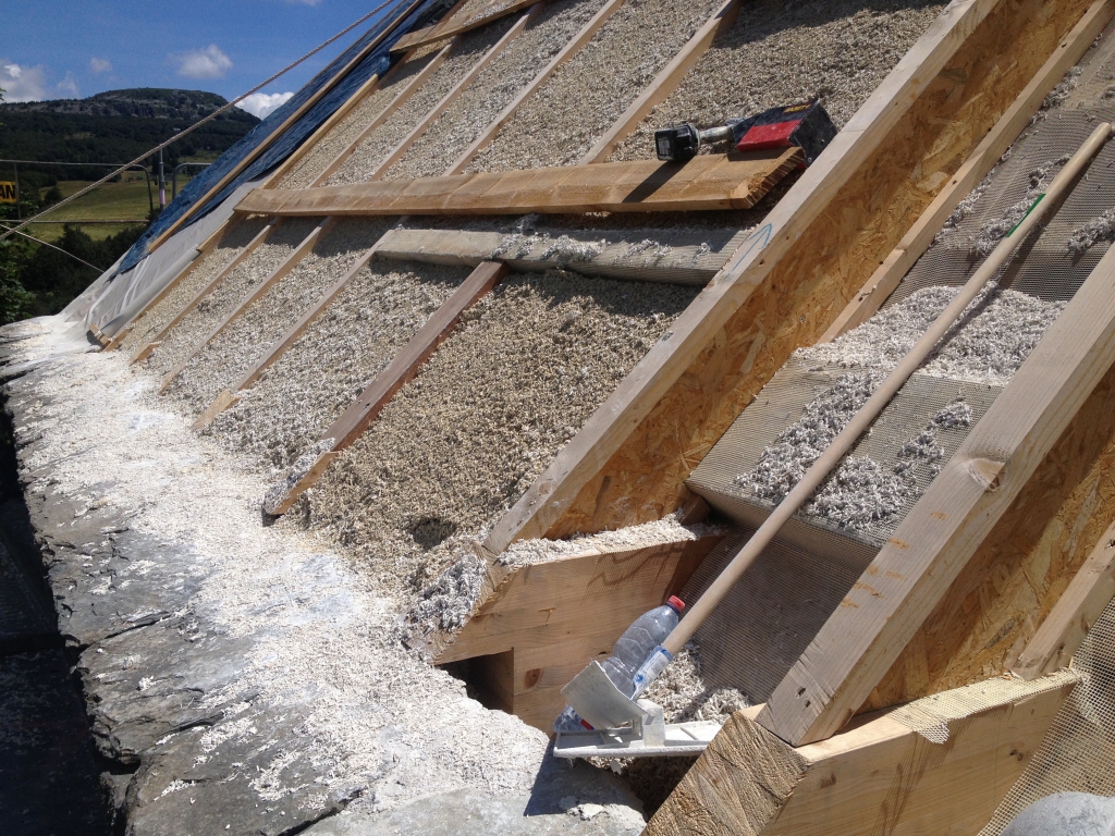 Rénovation d&#039;une maison en pierre et lauze à Sainte Eulalie