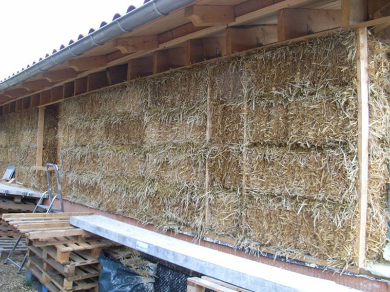 Chantier paille à Mazeyrat d&#039;Allier