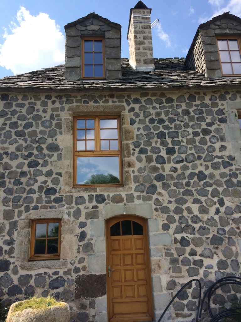 Rénovation d&#039;une maison en pierre et lauze à Sainte Eulalie