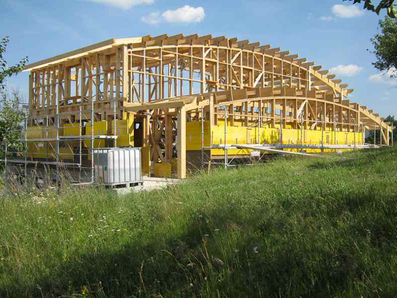 Une structure en bois massif local et une isolation naturelle par le béton de chanvre
