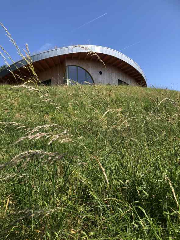 L'architecture d'un terrier bioclimatique apporte un confort remarquable été comme hiver