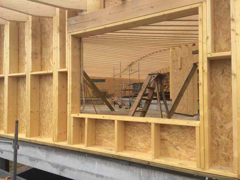 Une fenêtre sur l'intérieur, maison bois en Haute Loire