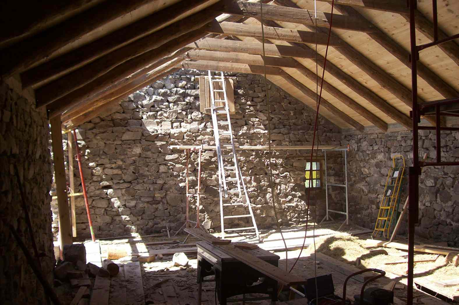 Rénovation d'une maison en pierre à Saint Front