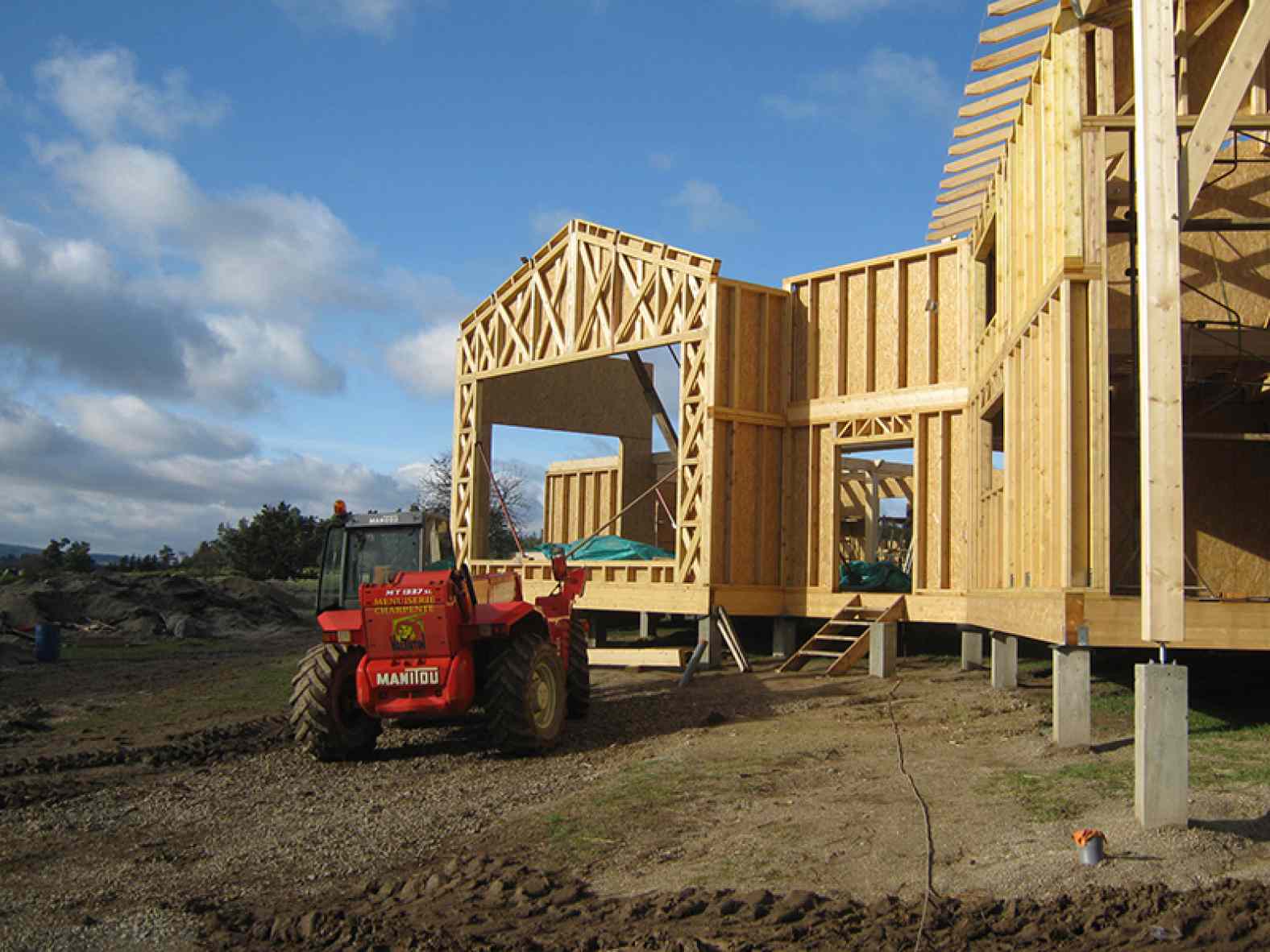 Maison en ossature boissur pilotis en Lozère