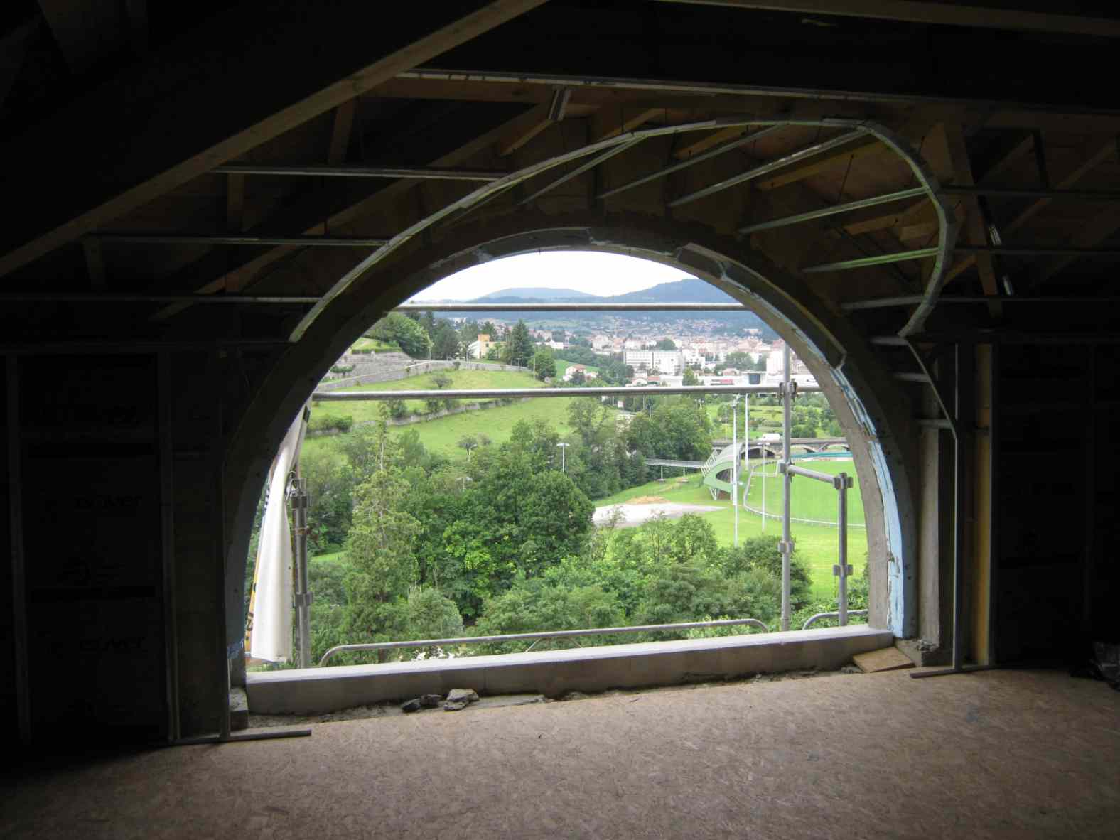 Lucarne cintrée en Haute-Loire