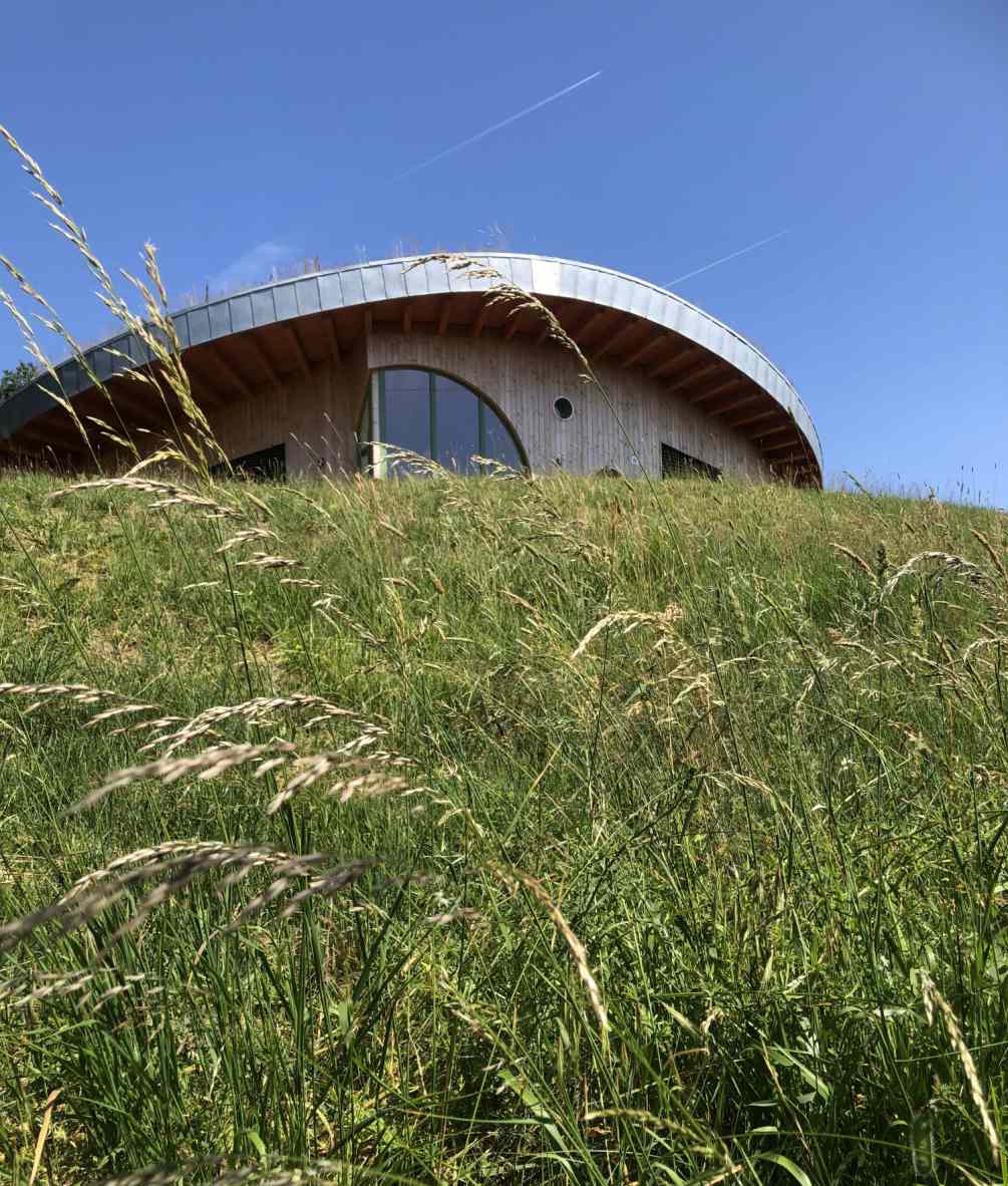 L'architecture d'un terrier bioclimatique apporte un confort remarquable été comme hiver