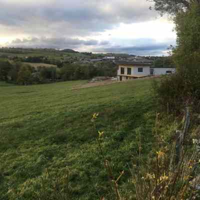 L'implantation de la maison dans la prairie
