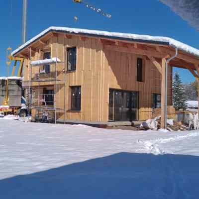 Chantier d'hiver. Le soleil suffit si la conception est bioclimatique